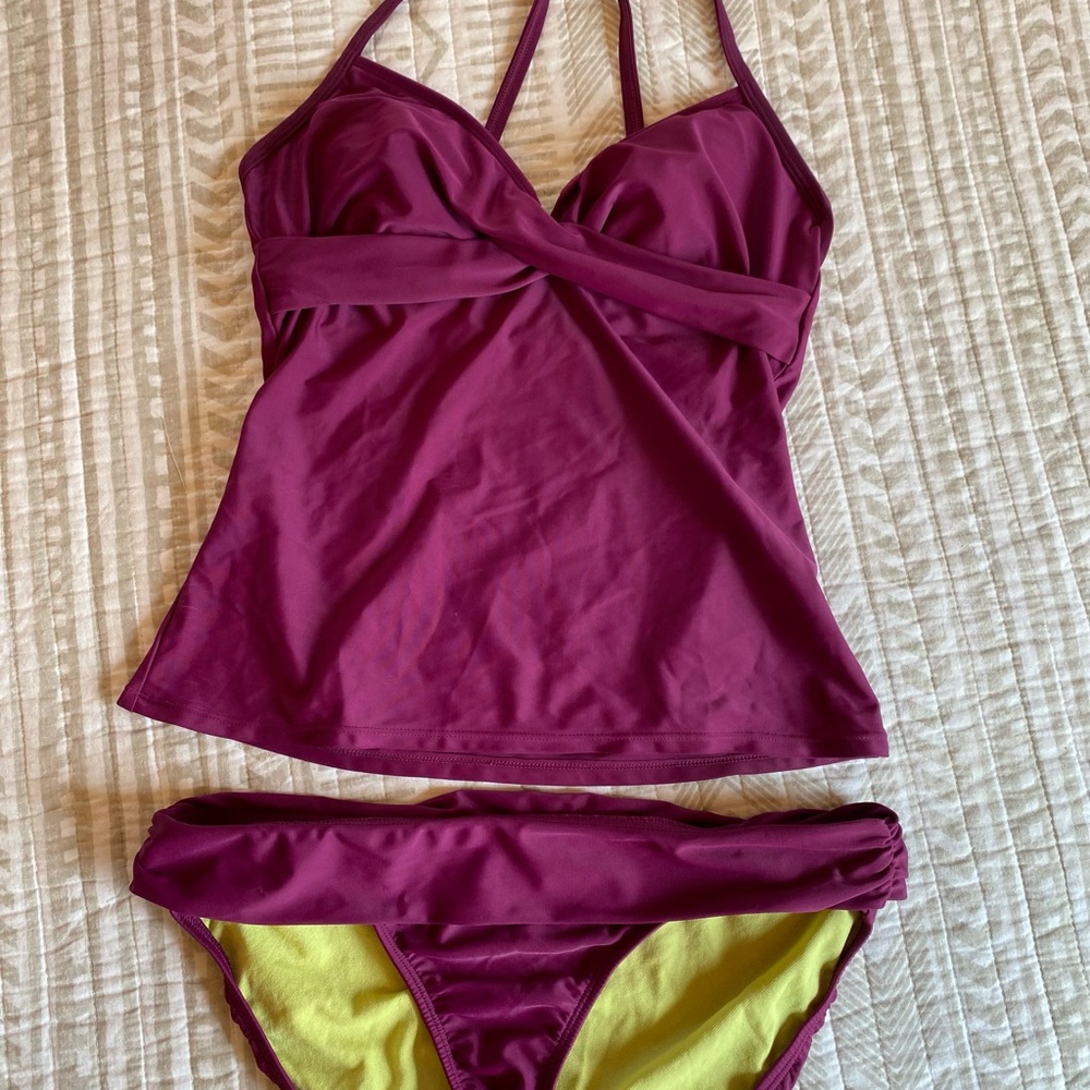 Athlete Bathing suit. Top Size 34 B/C, bottoms Small. NWOT